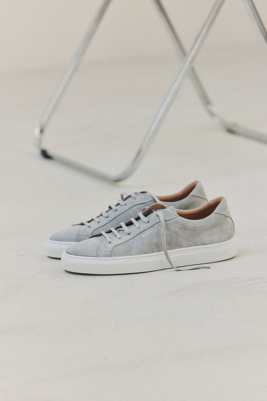 Belledonne B1 Stone Suede portée
