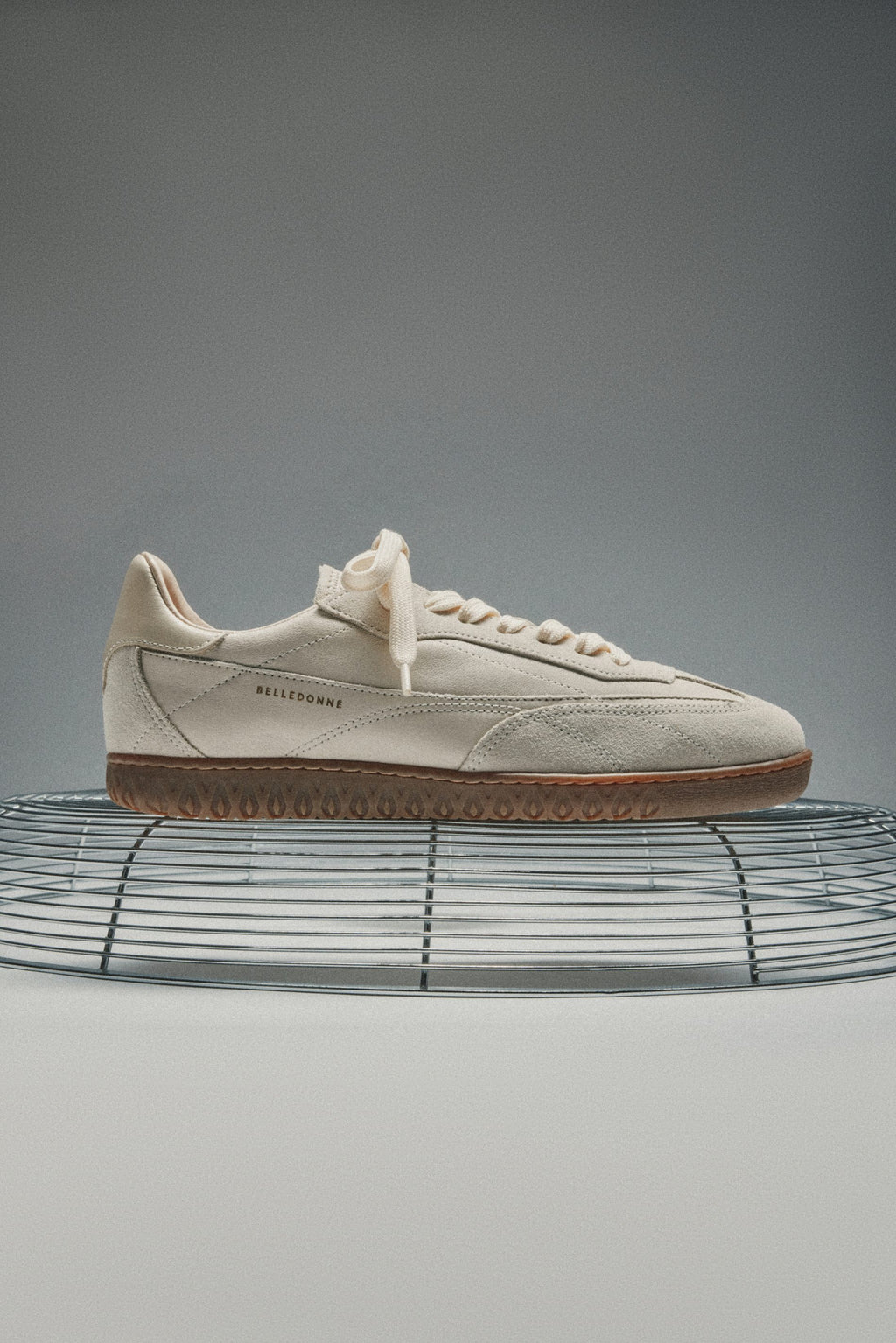 Belledonne B7 Beige, mise en scène