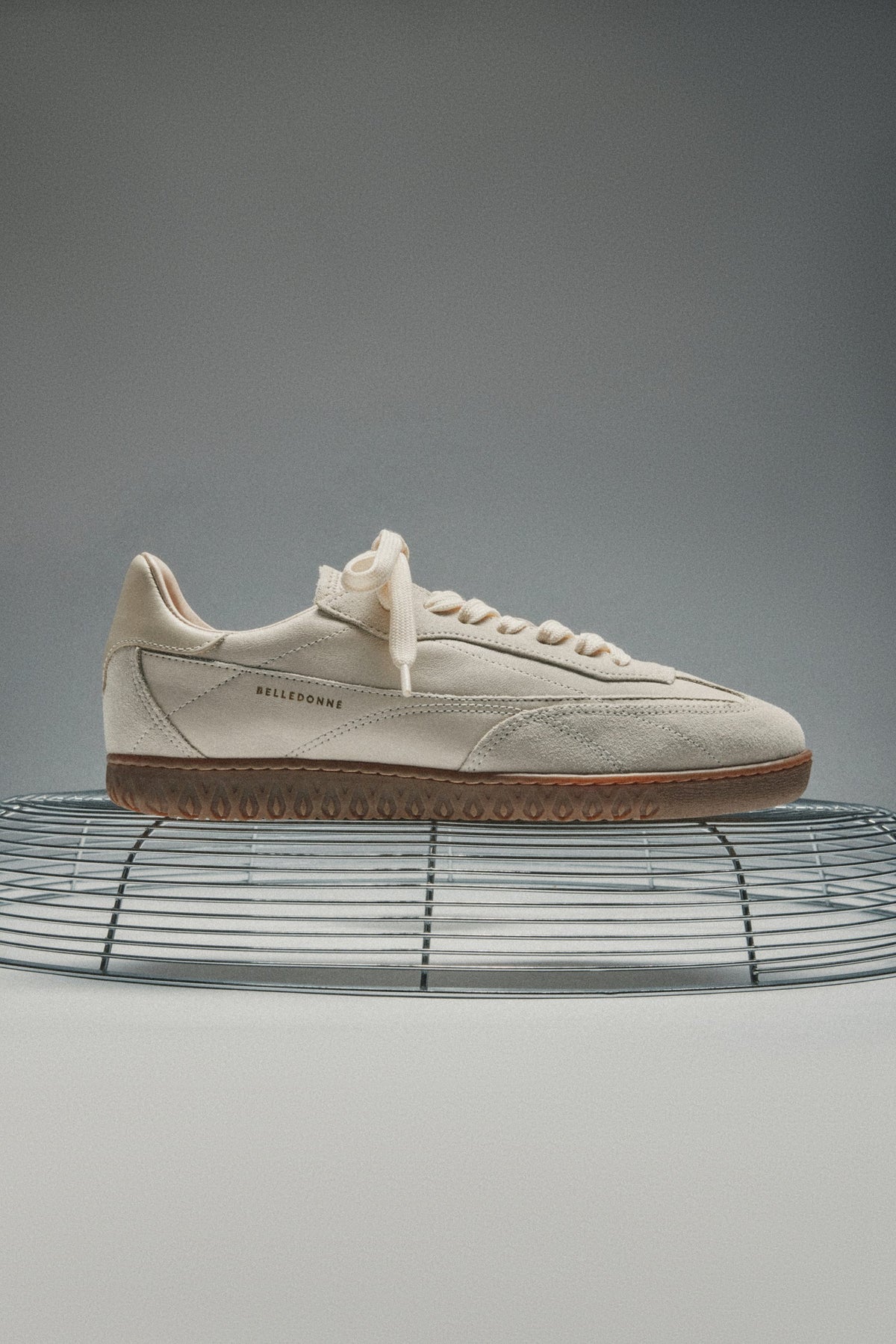 Belledonne B7 Beige, mise en scène
