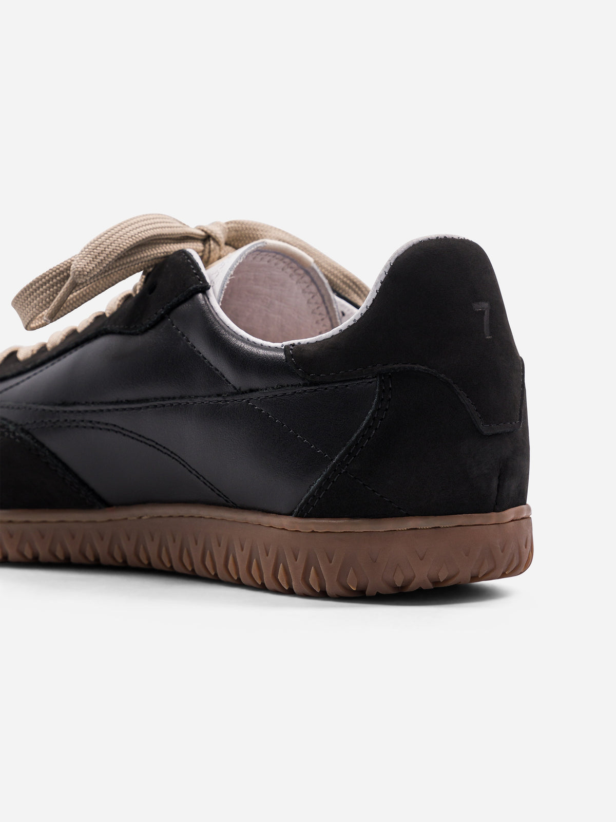 Belledonne B7 Black, vue arrière