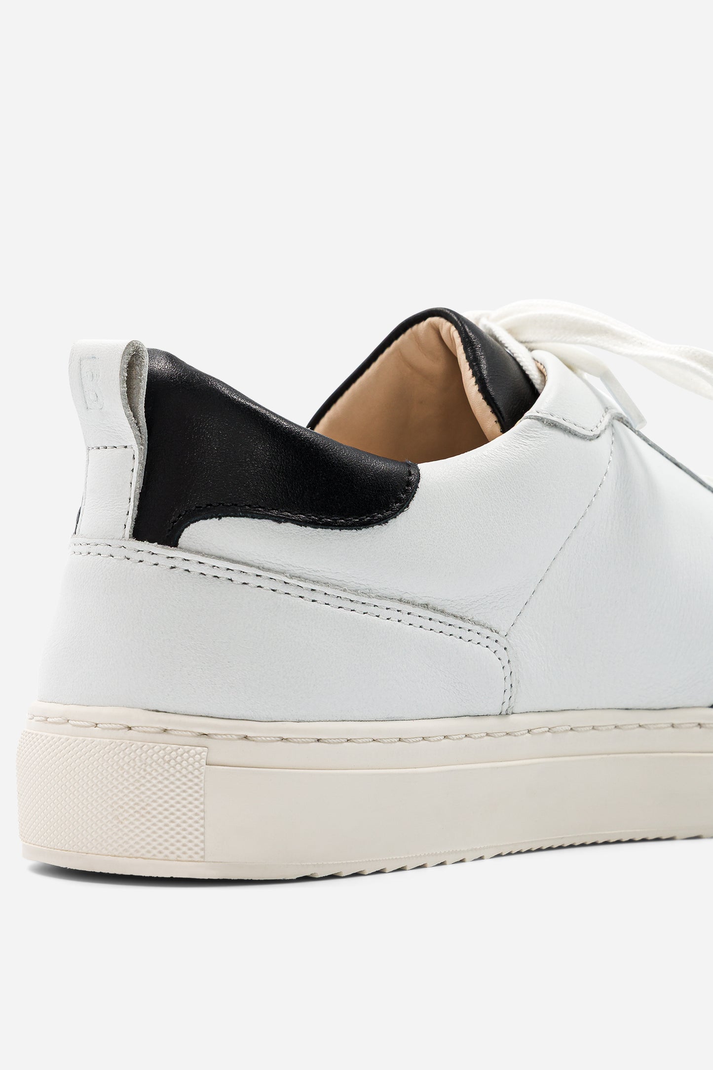 B0 - Essential Black