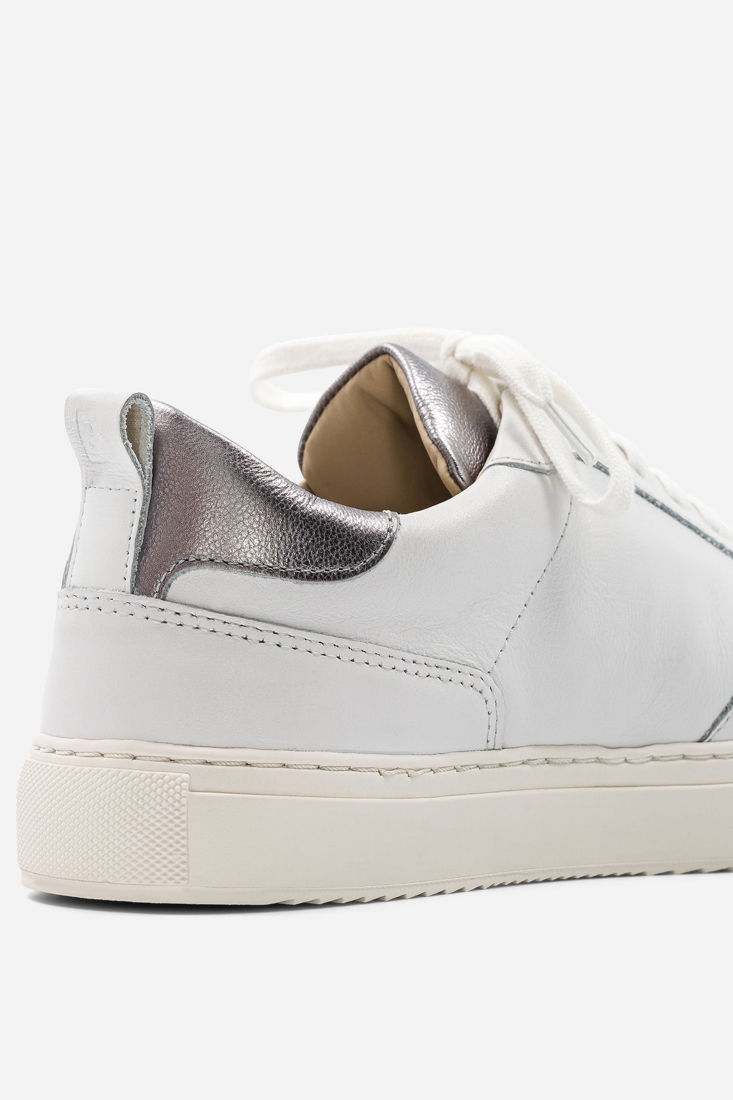 B0 - Essential Silver