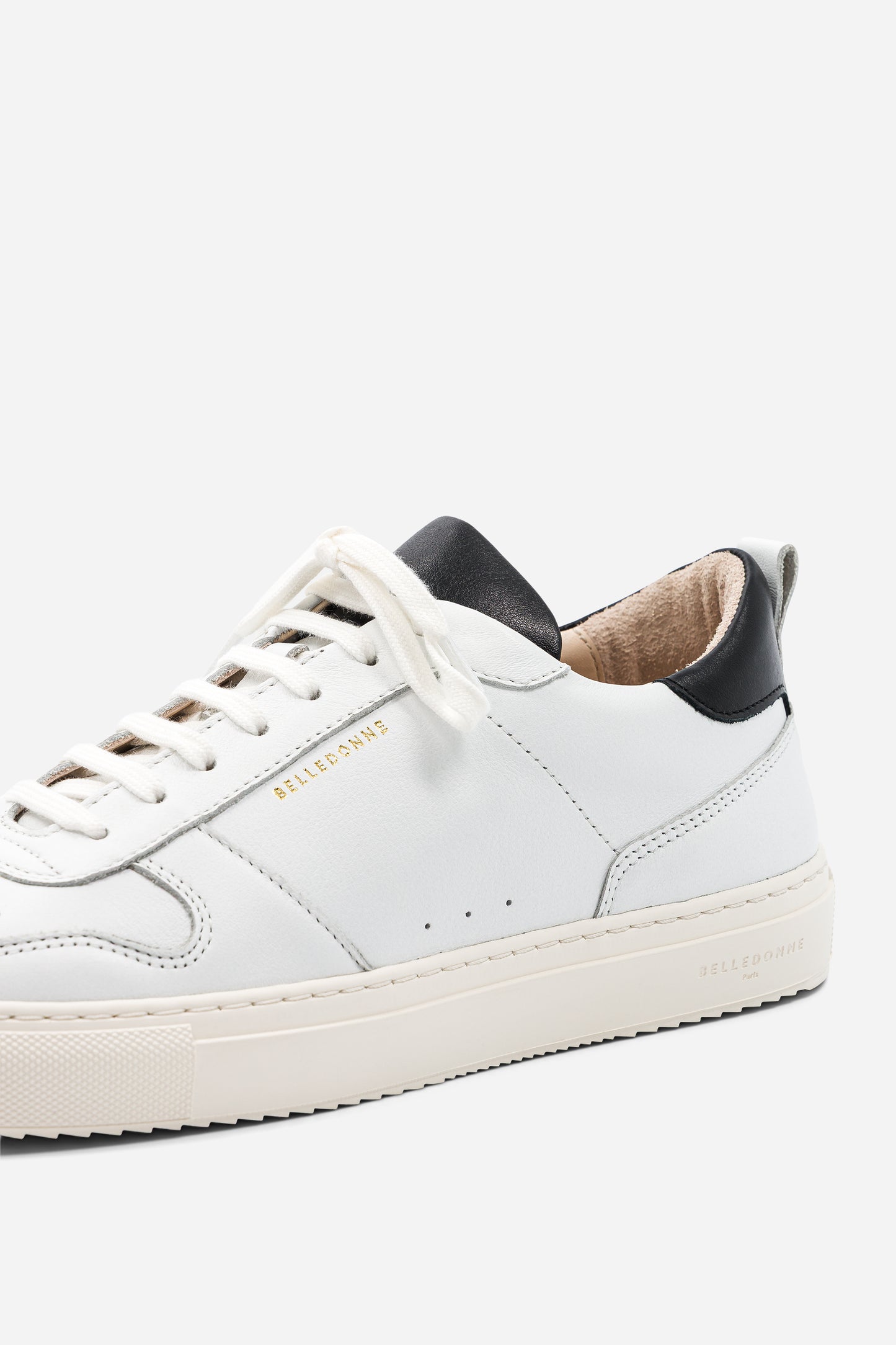 B0 - Essential Black