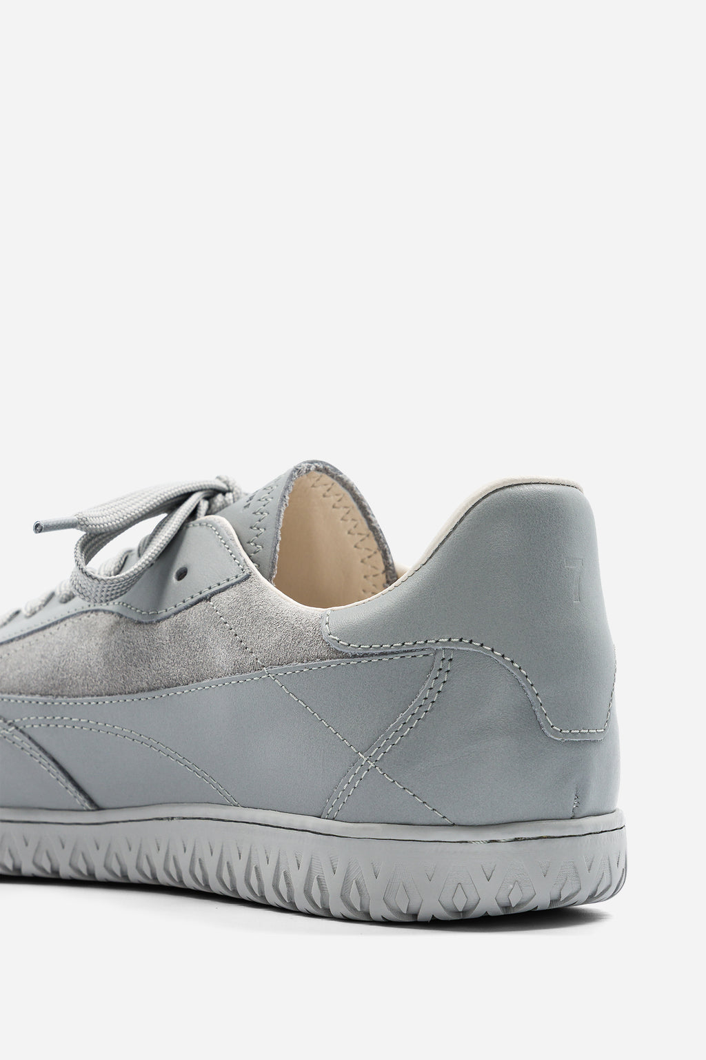 B7 - Monochrome Grey