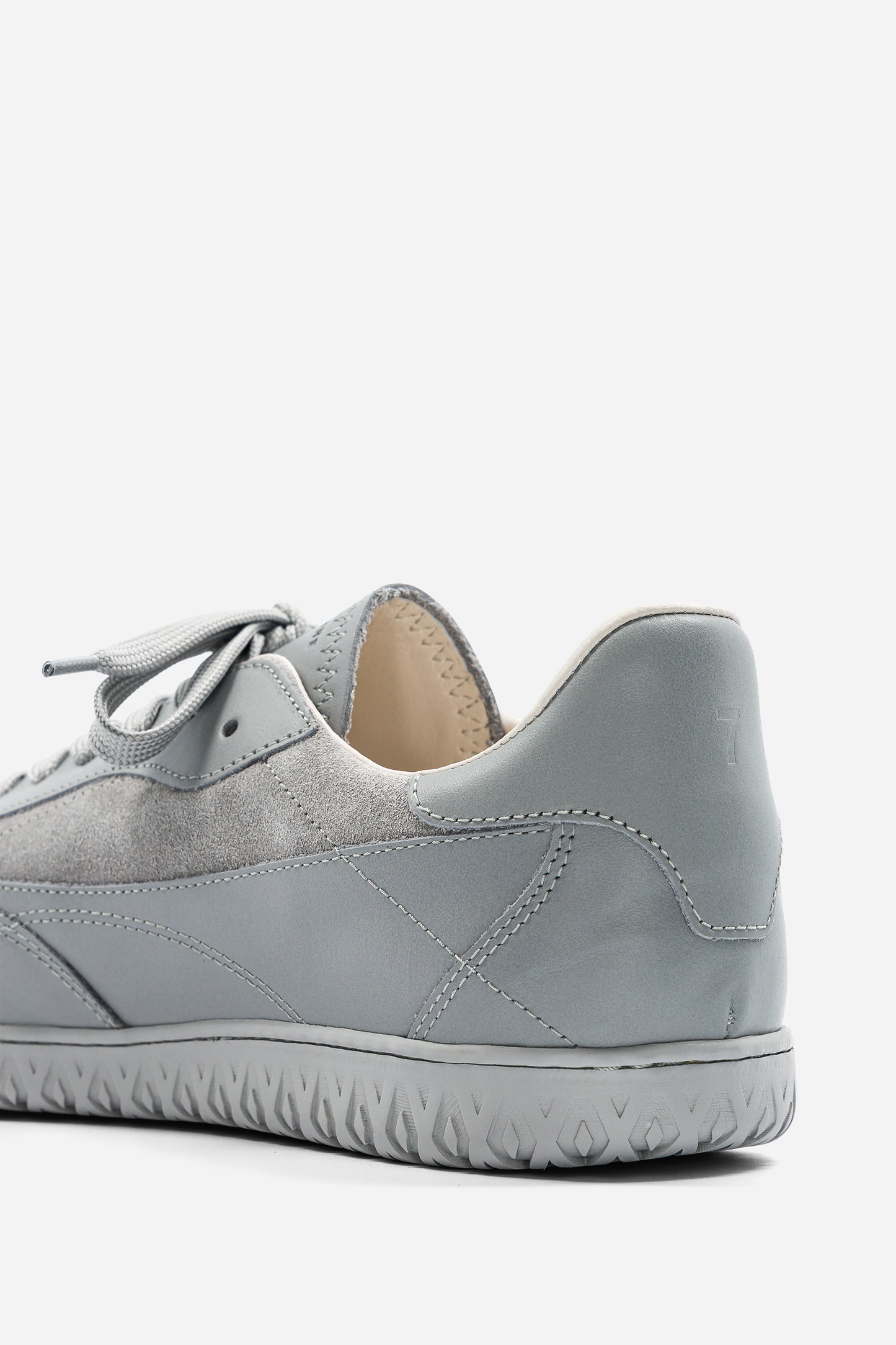 B7 - Monochrome Grey