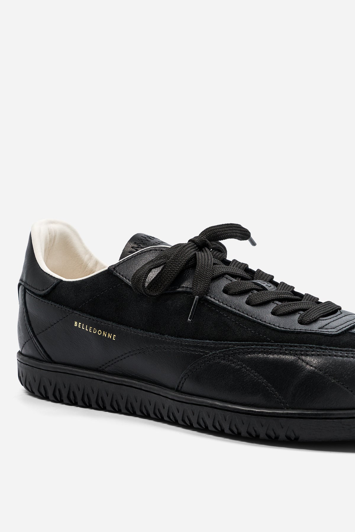 B7 - Monochrome Black