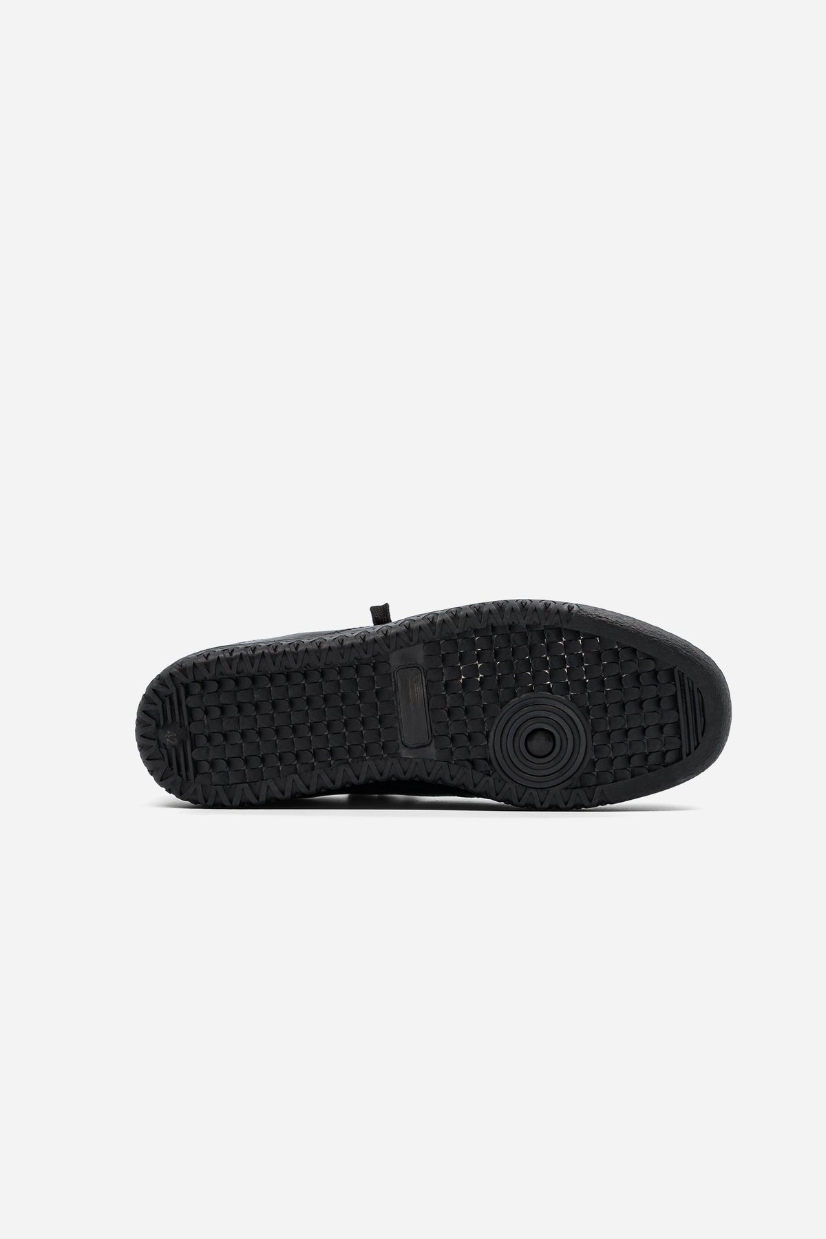 B7 - Monochrome Black