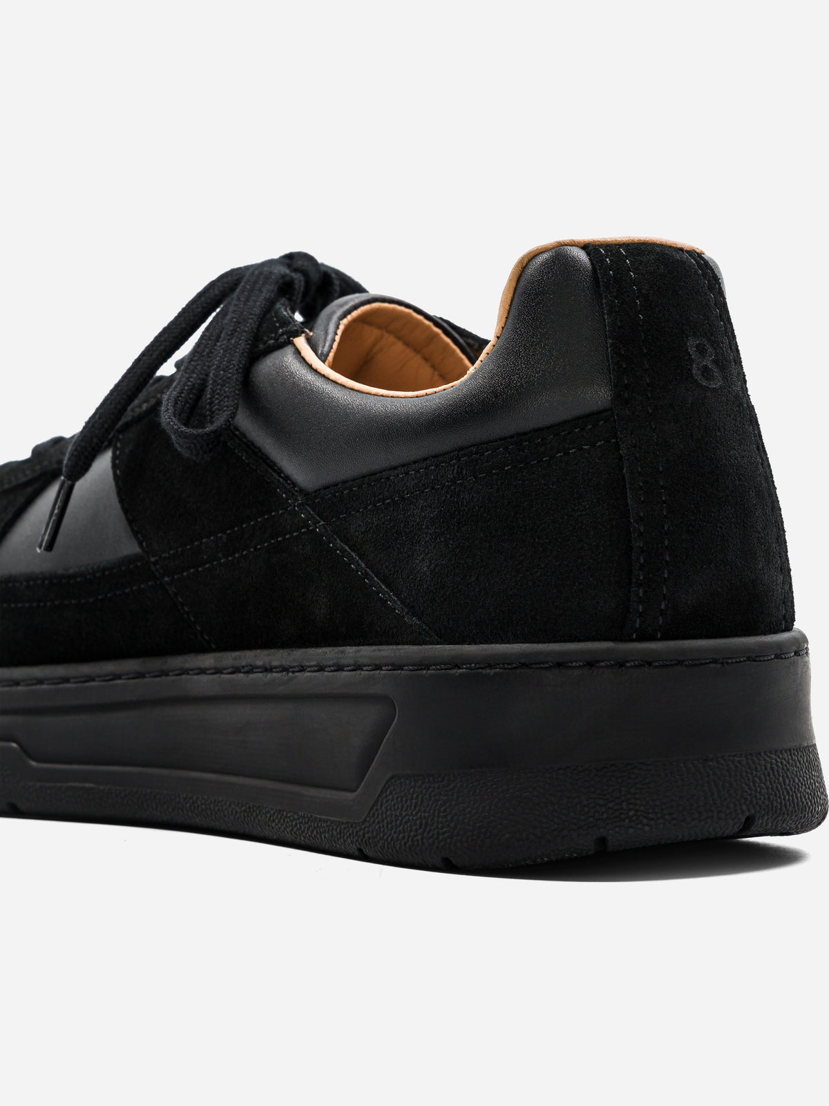 Belledonne B8 Full Black, vue arrière