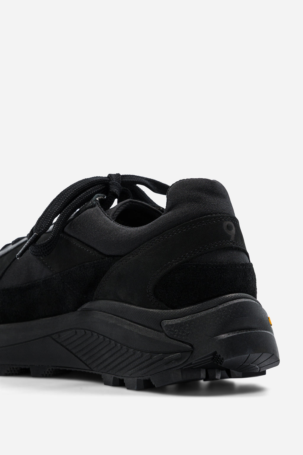 B9 - Full Black