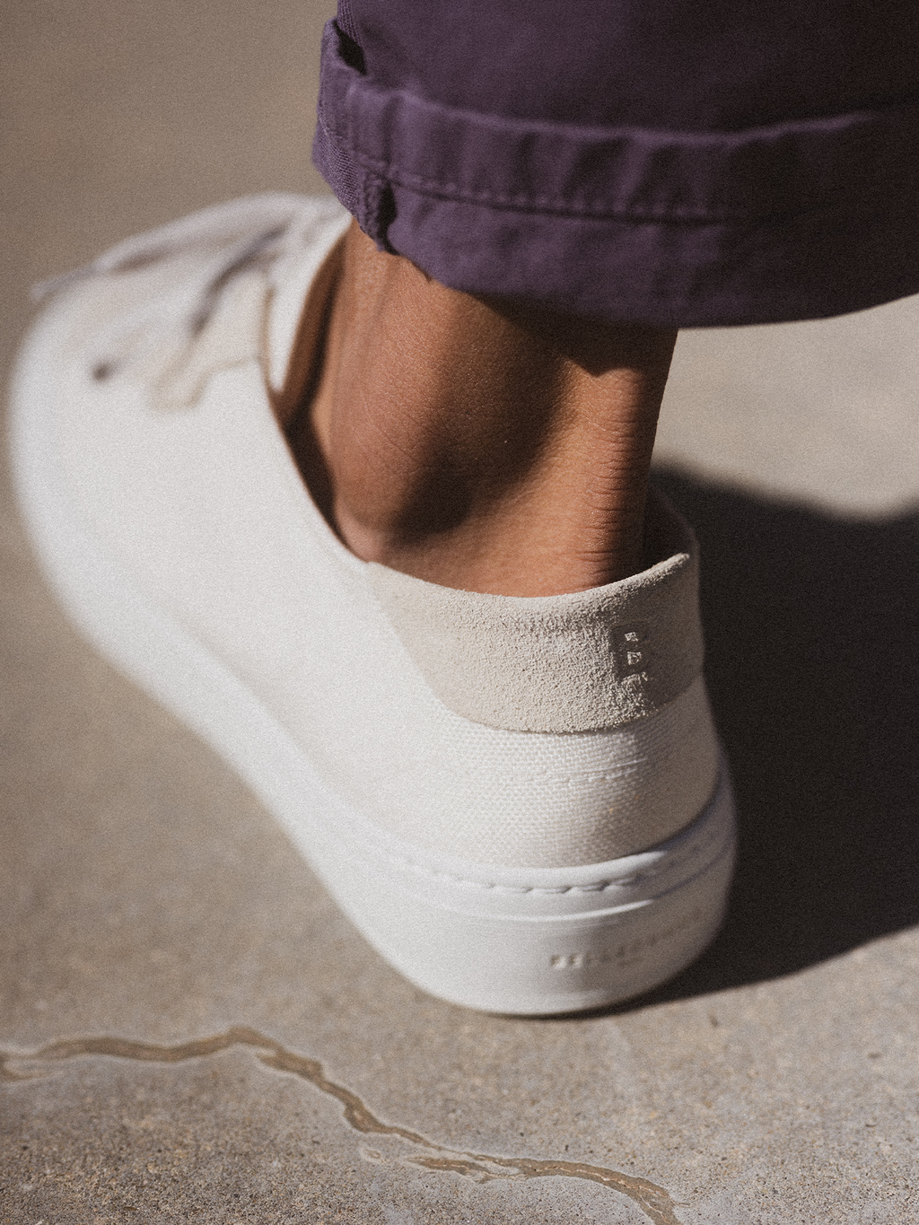 B3 - Beige